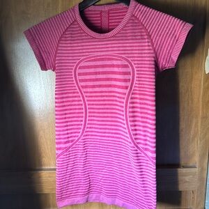 Lululemon workout tee